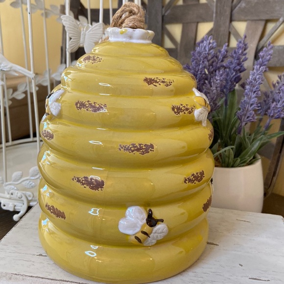 NEW! Cottage Farmhouse Distressed Bumblebee Queen Bee Beehive Ceramic Birdhouse - Picture 5 of 9